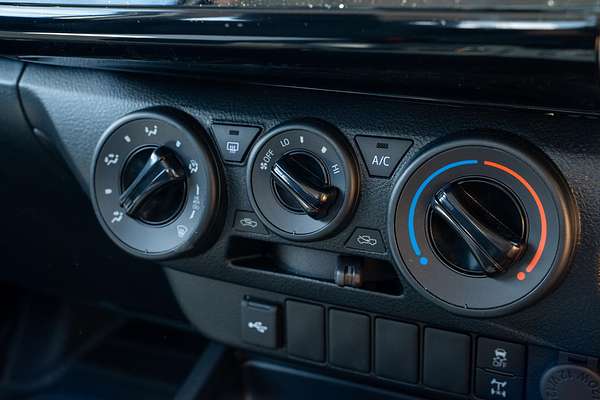 2025 Toyota Hilux SR GUN126R 4X4