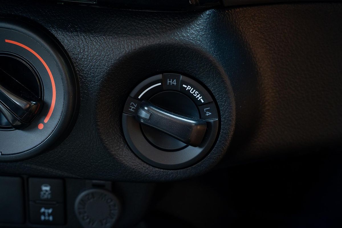 2025 Toyota Hilux SR GUN126R 4X4