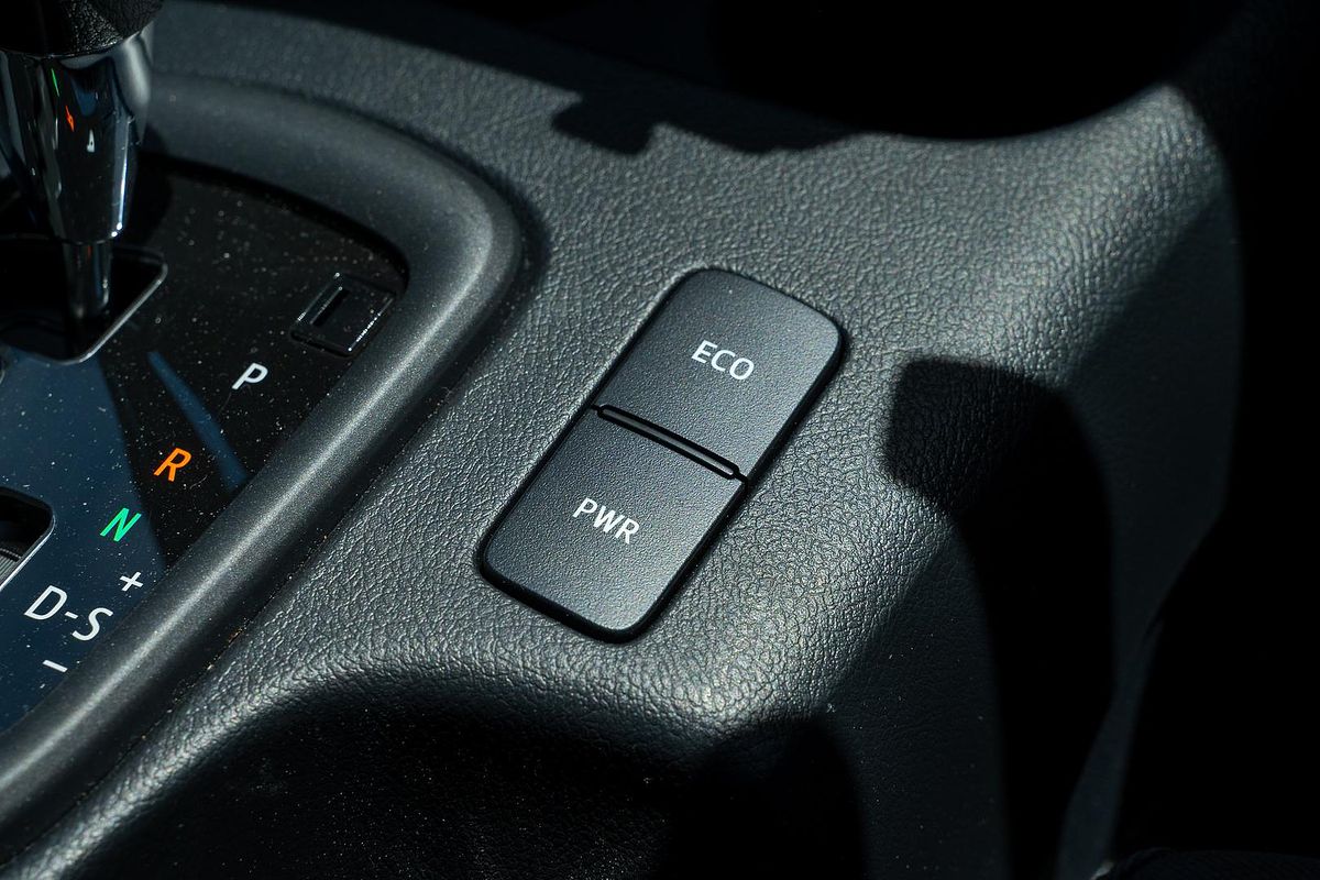 2025 Toyota Hilux SR GUN126R 4X4