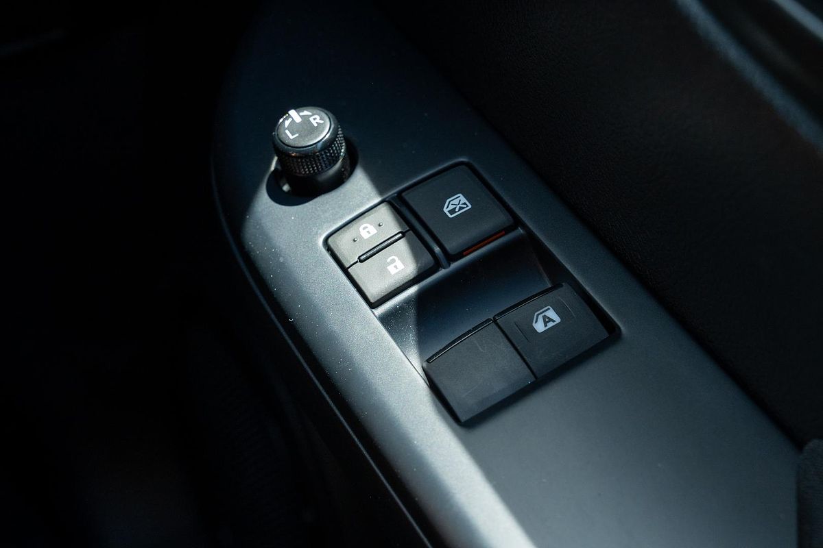 2025 Toyota Hilux SR GUN126R 4X4