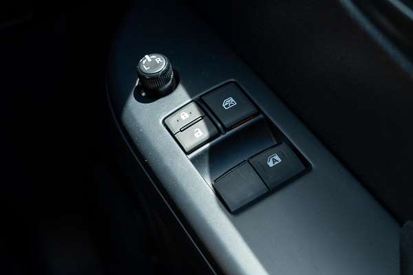 2025 Toyota Hilux SR GUN126R 4X4