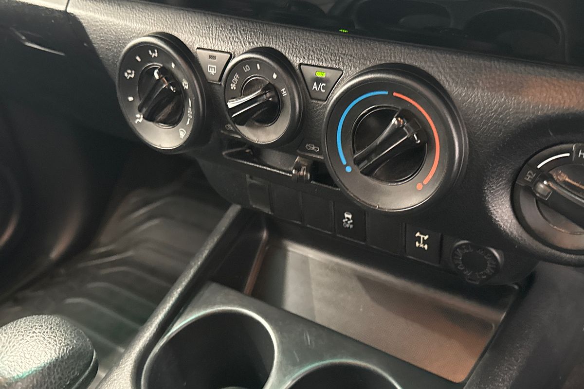 2016 Toyota Hilux SR (4x4) GUN126R 4X4