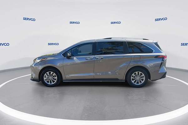 2021 Toyota SIENNA XLE