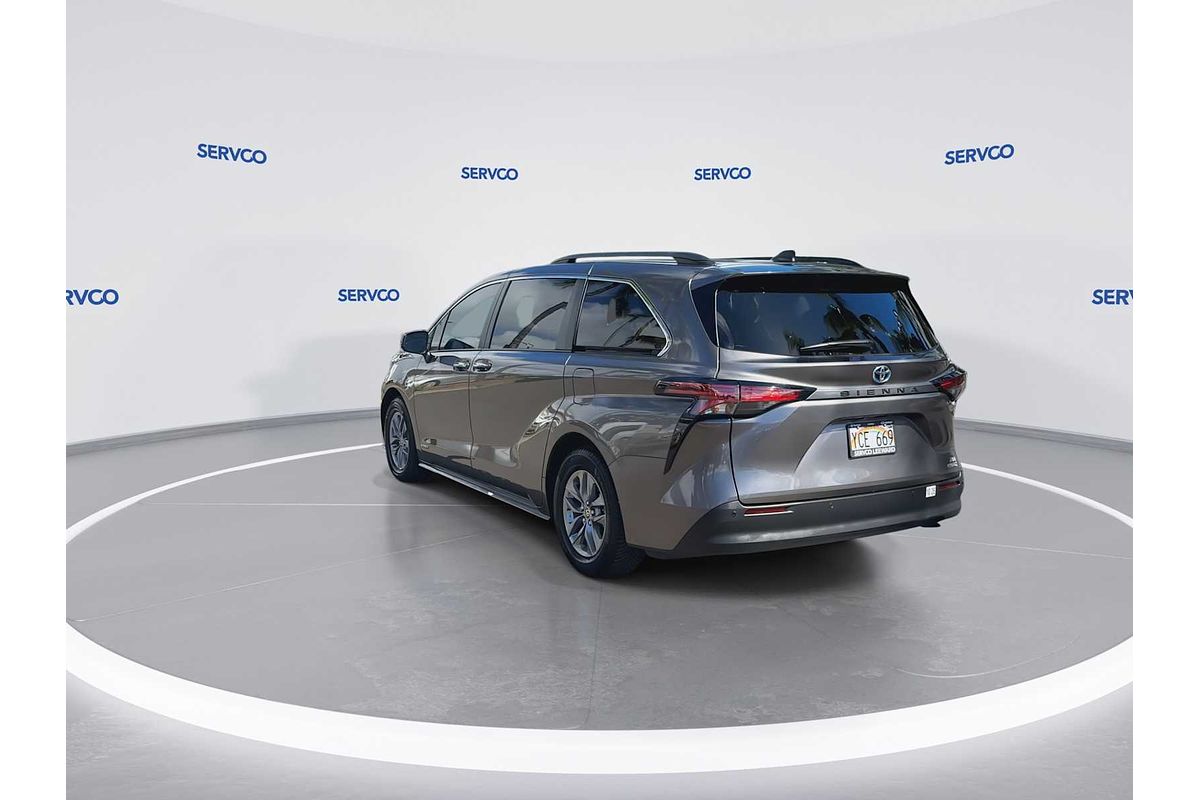 2021 Toyota SIENNA XLE