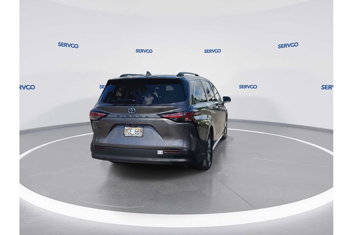 2021 Toyota SIENNA XLE