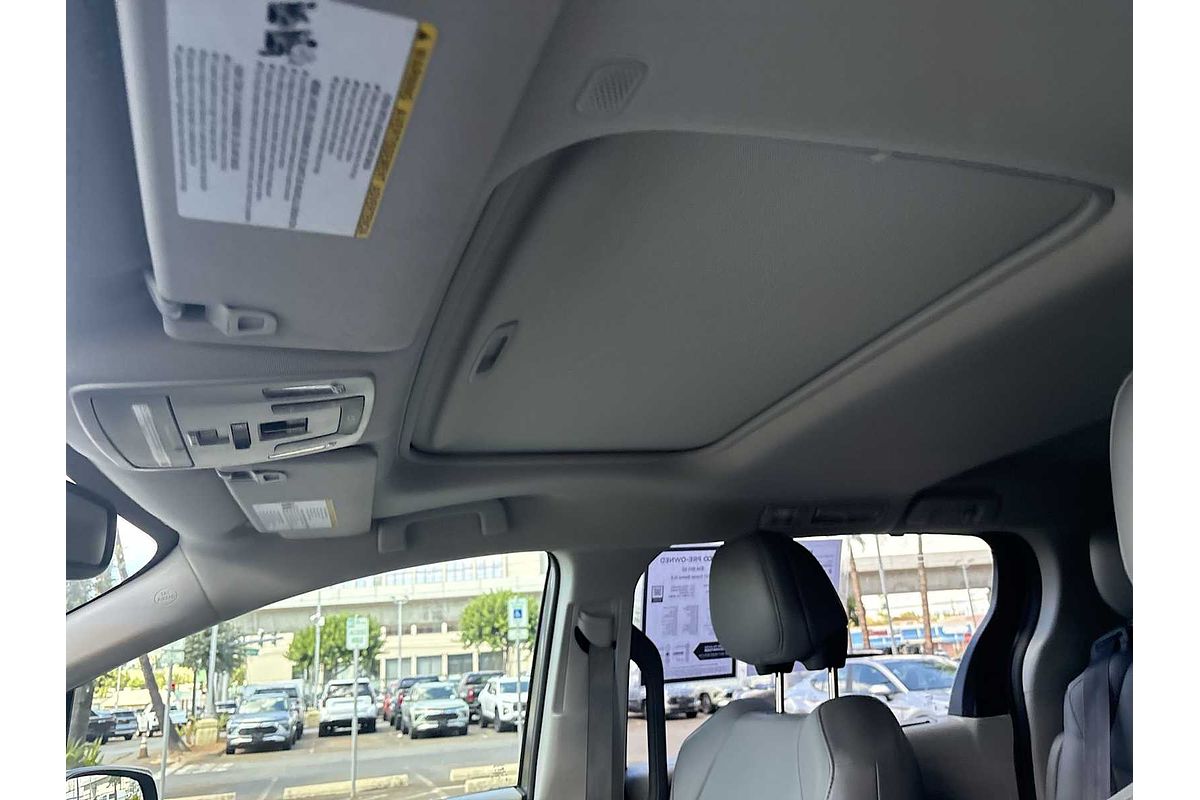 2021 Toyota SIENNA XLE