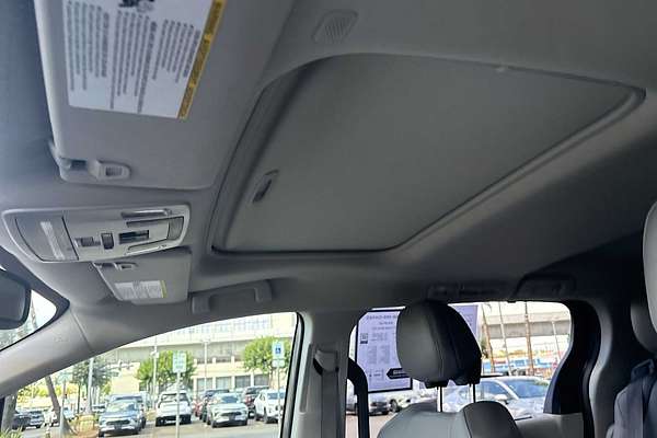 2021 Toyota SIENNA XLE