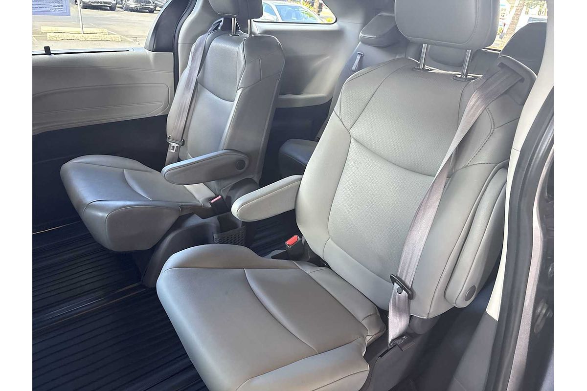 2021 Toyota SIENNA XLE