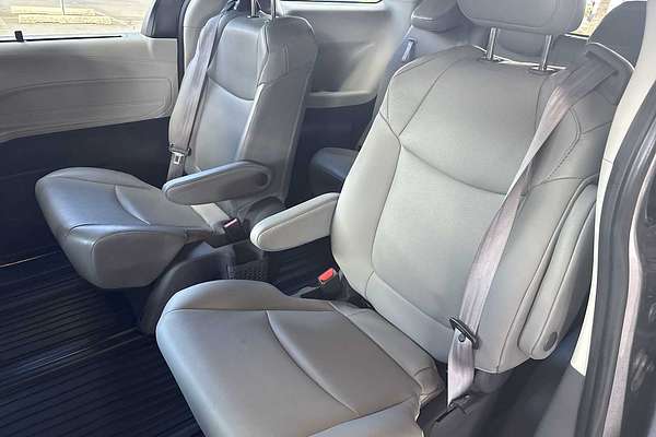 2021 Toyota SIENNA XLE