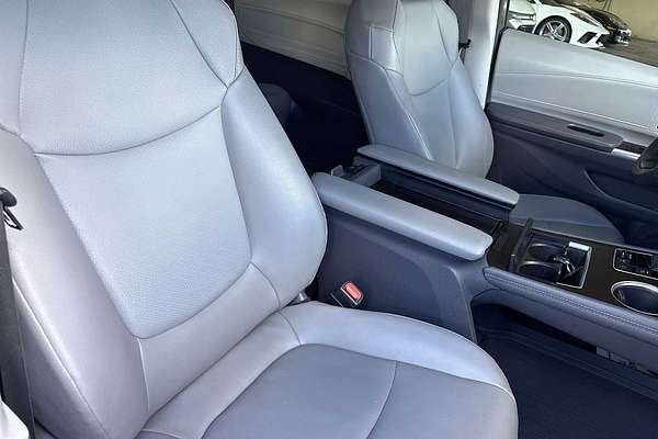 2021 Toyota SIENNA XLE