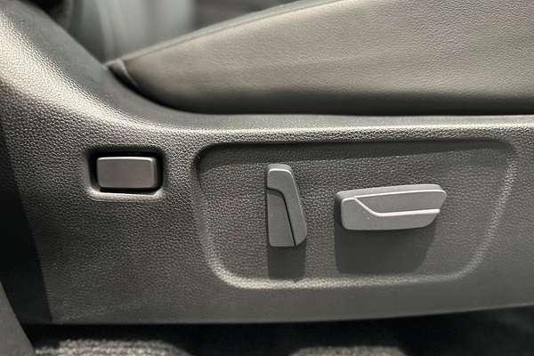 2025 Isuzu MU-X LS-T