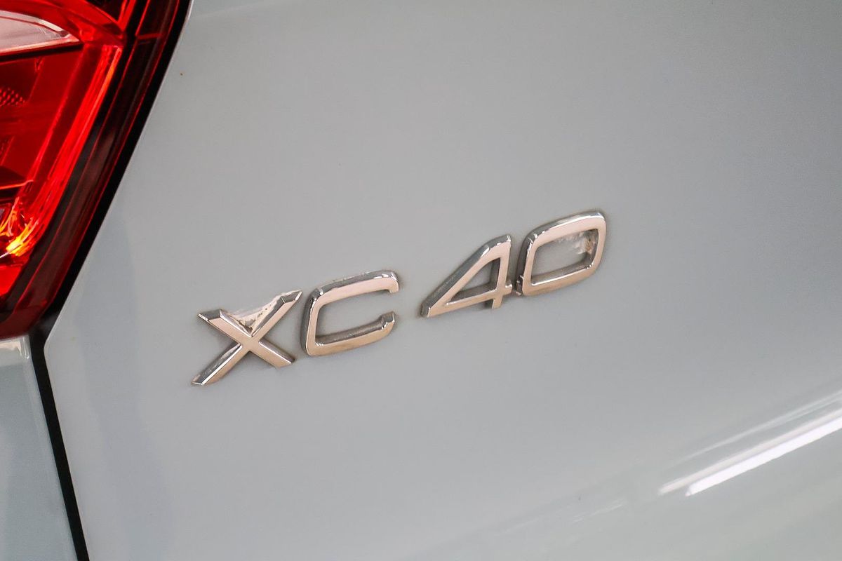 2019 Volvo XC40 T4 Momentum