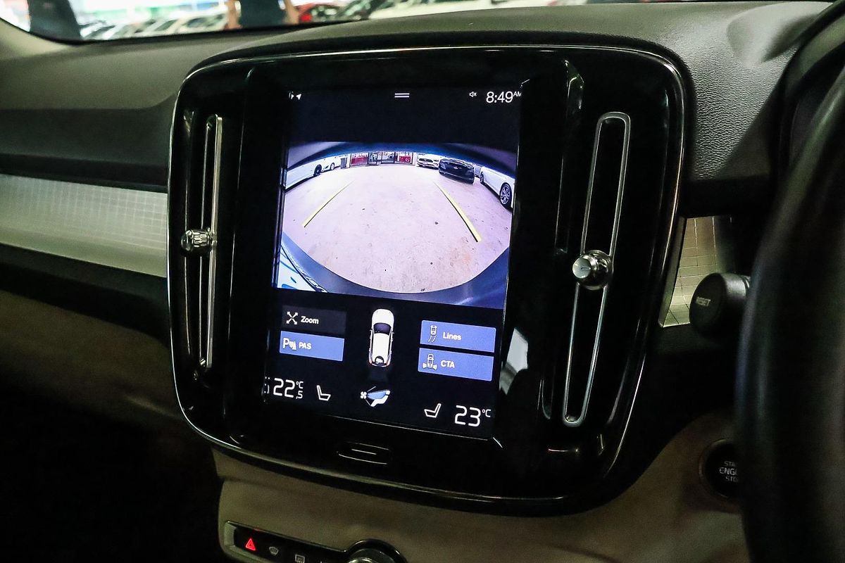 2019 Volvo XC40 T4 Momentum