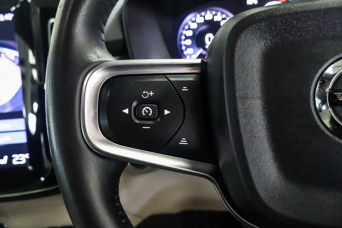 2019 Volvo XC40 T4 Momentum