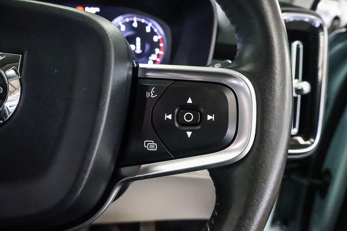 2019 Volvo XC40 T4 Momentum