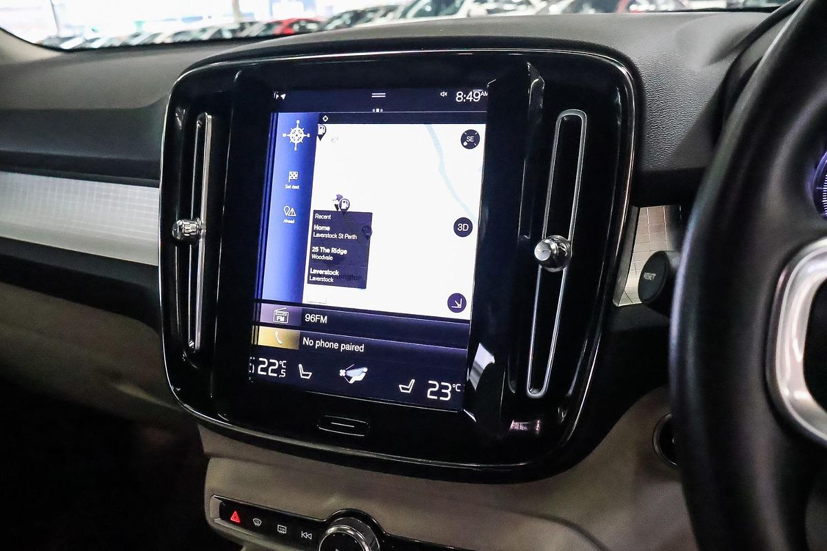 2019 Volvo XC40 T4 Momentum