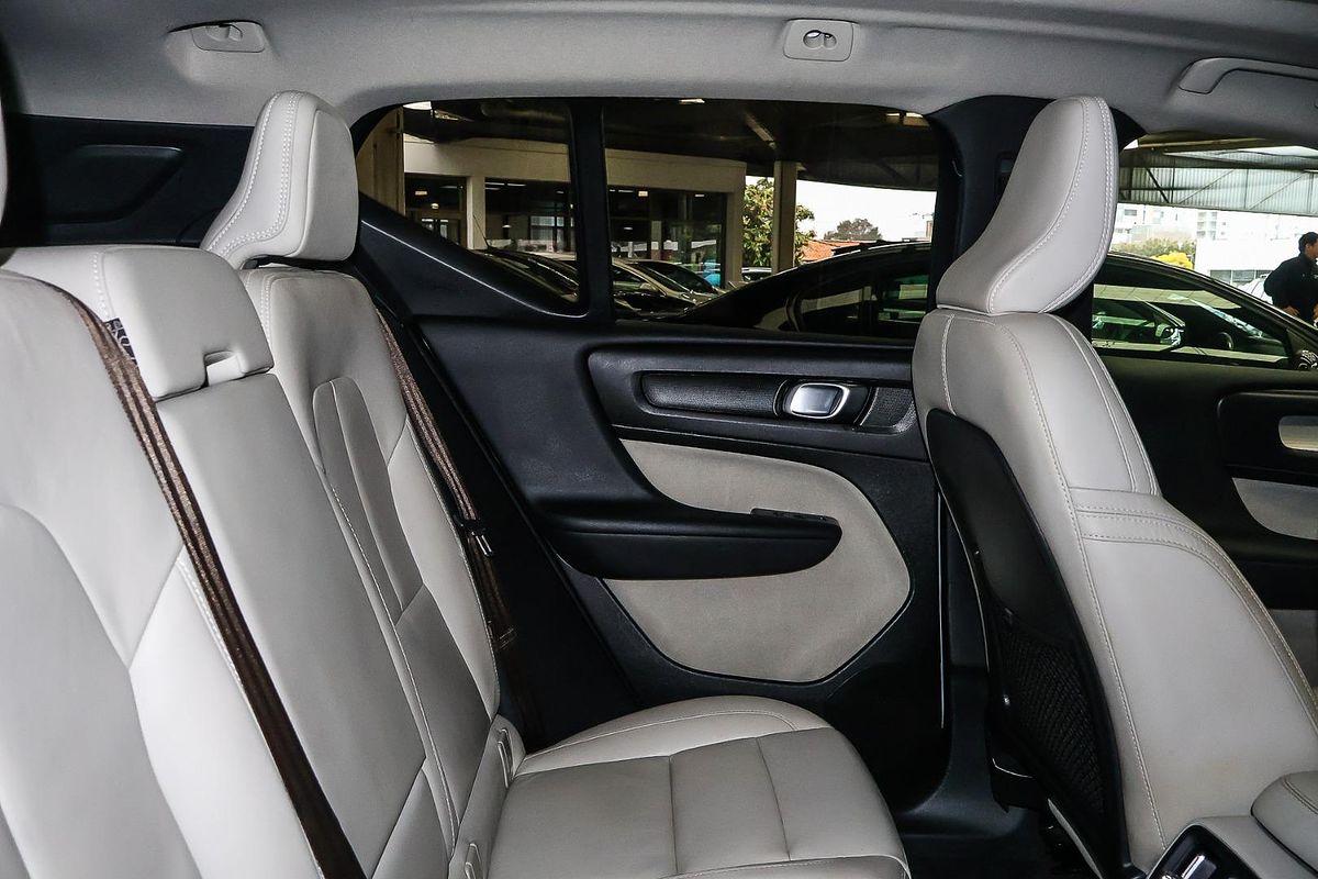 2019 Volvo XC40 T4 Momentum