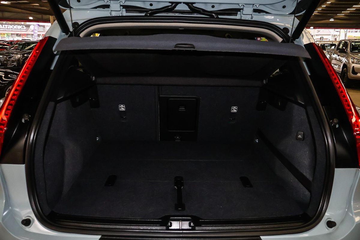 2019 Volvo XC40 T4 Momentum