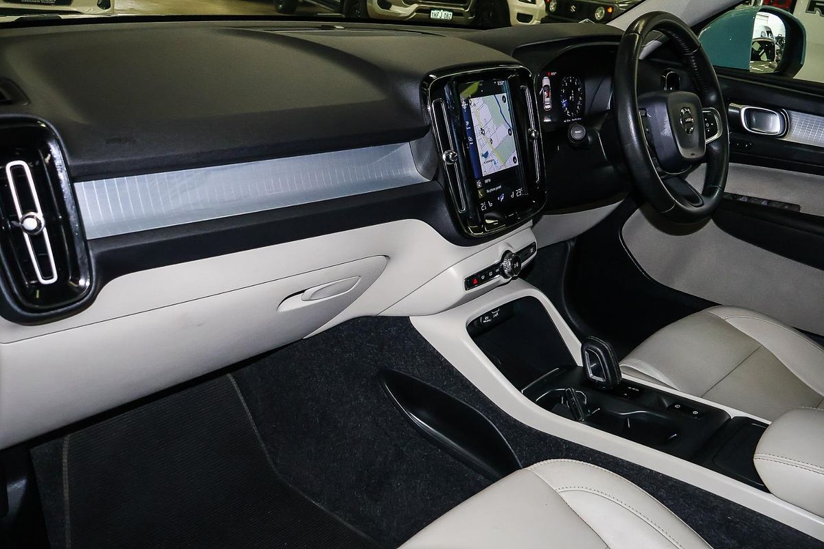 2019 Volvo XC40 T4 Momentum