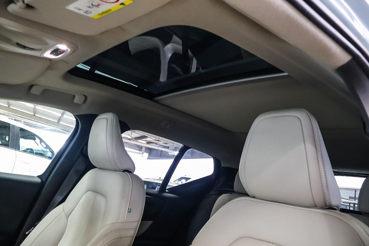 2019 Volvo XC40 T4 Momentum