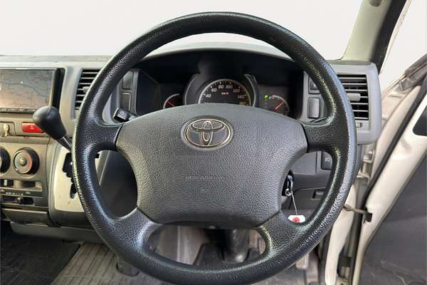 2010 Toyota Hiace DX High Roof 4WD