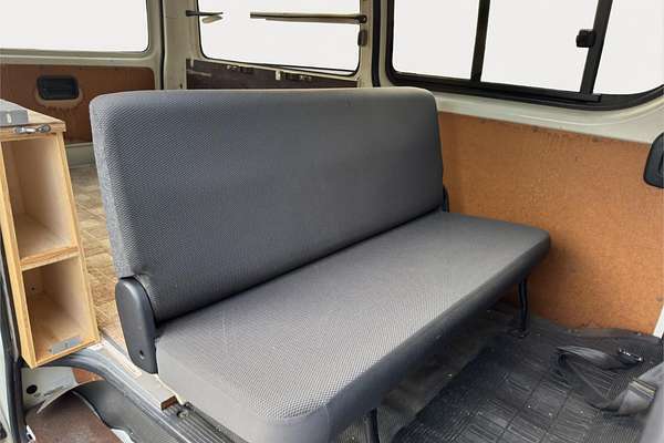 2010 Toyota Hiace DX High Roof 4WD