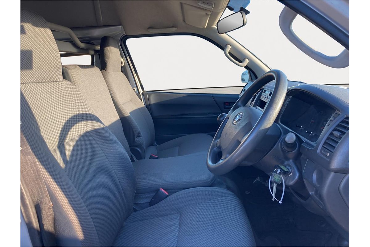 2014 Toyota Hiace DX 4WD High Roof