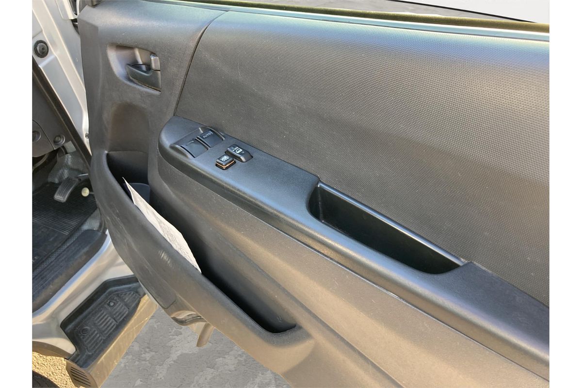 2014 Toyota Hiace DX 4WD High Roof