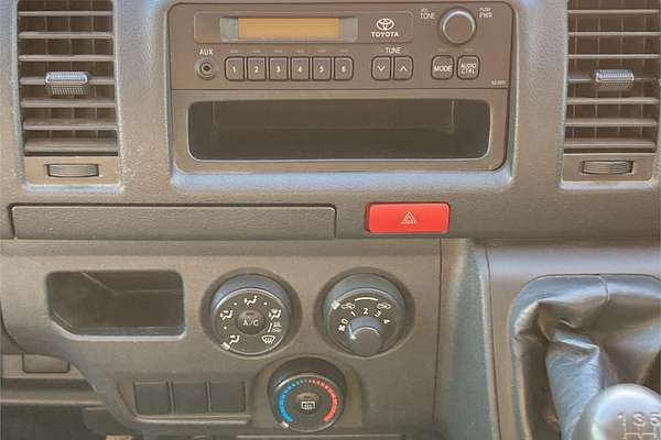 2014 Toyota Hiace DX 4WD High Roof