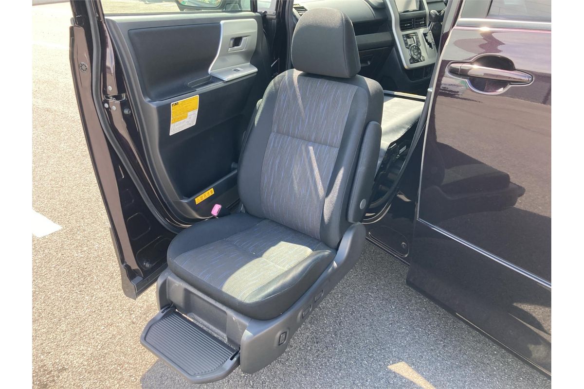 2010 Toyota Voxy ZS Welcab