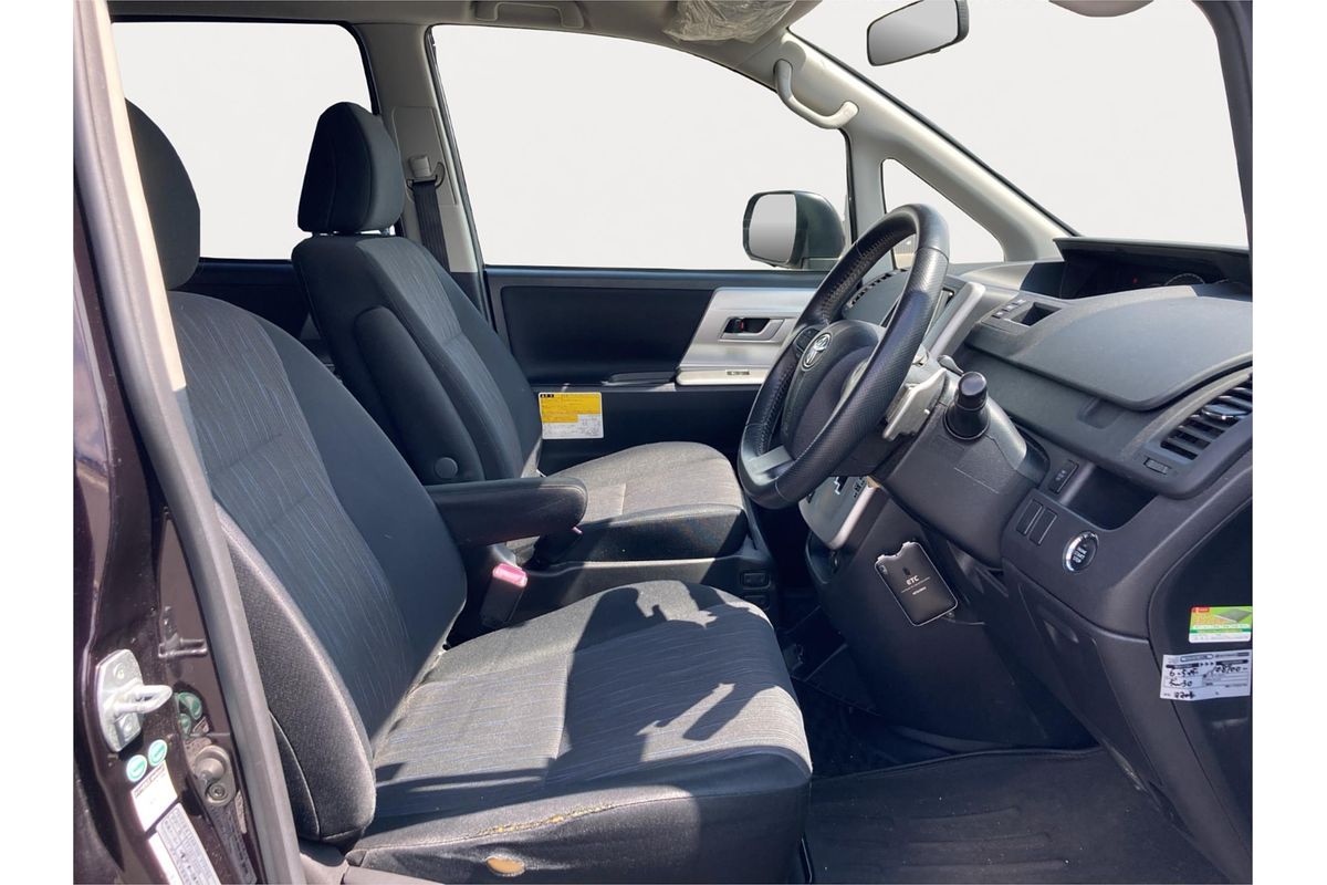 2010 Toyota Voxy ZS Welcab