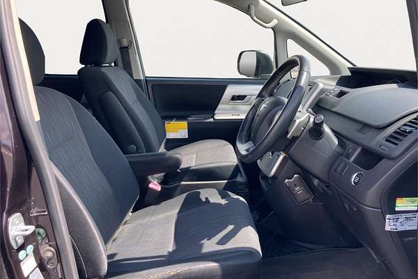 2010 Toyota Voxy ZS Welcab