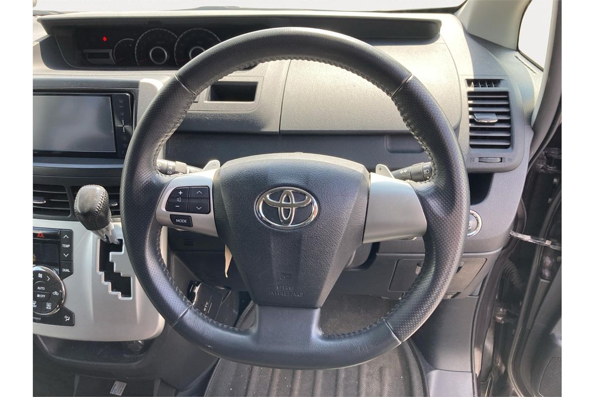 2010 Toyota Voxy ZS Welcab