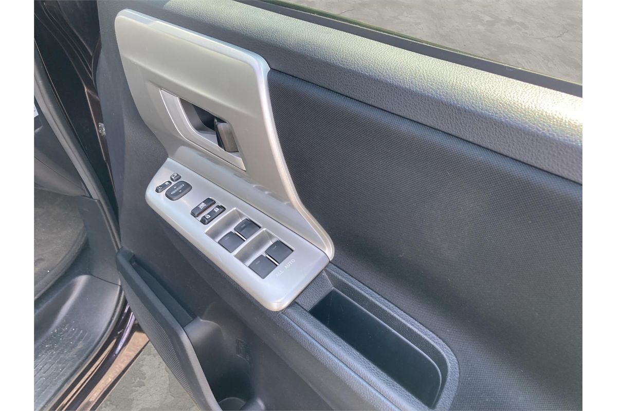 2010 Toyota Voxy ZS Welcab