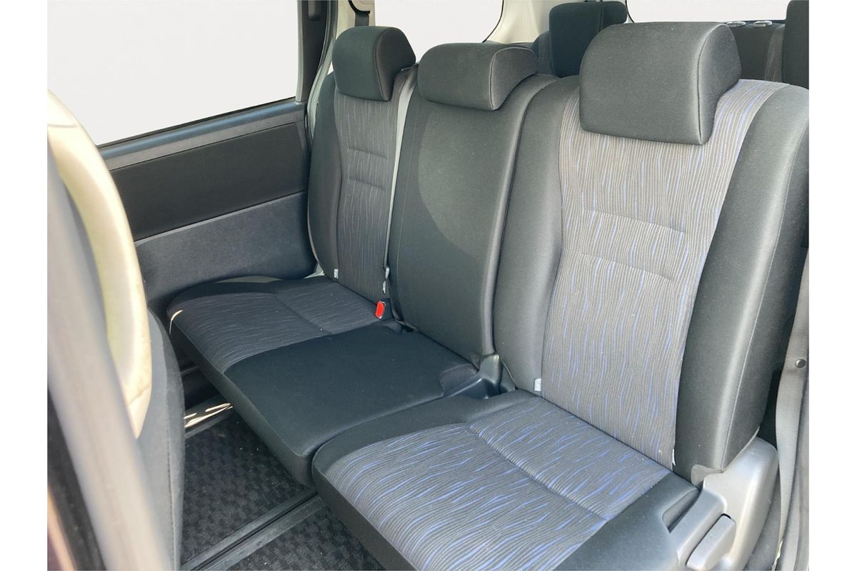 2010 Toyota Voxy ZS Welcab