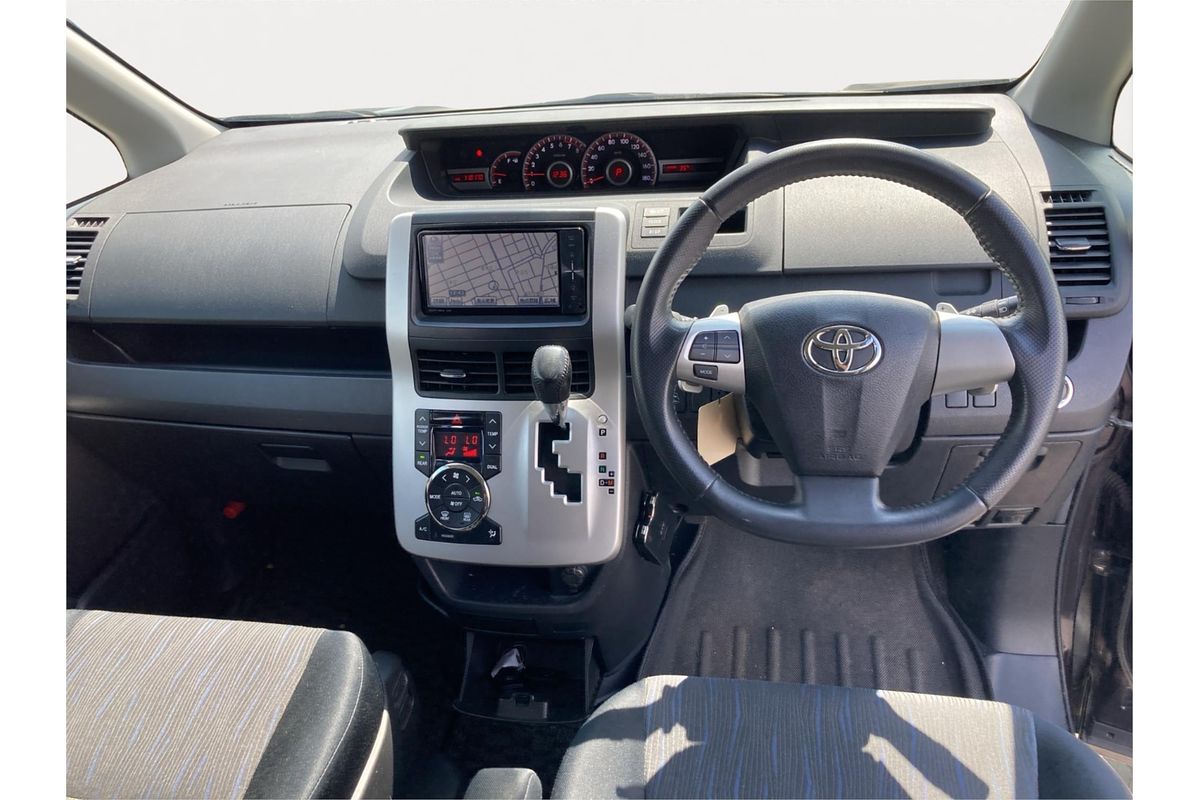 2010 Toyota Voxy ZS Welcab