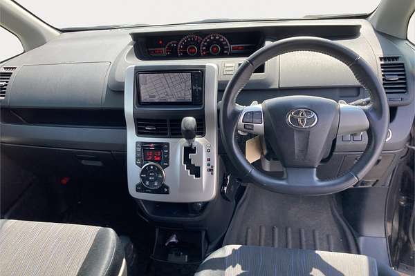 2010 Toyota Voxy ZS Welcab