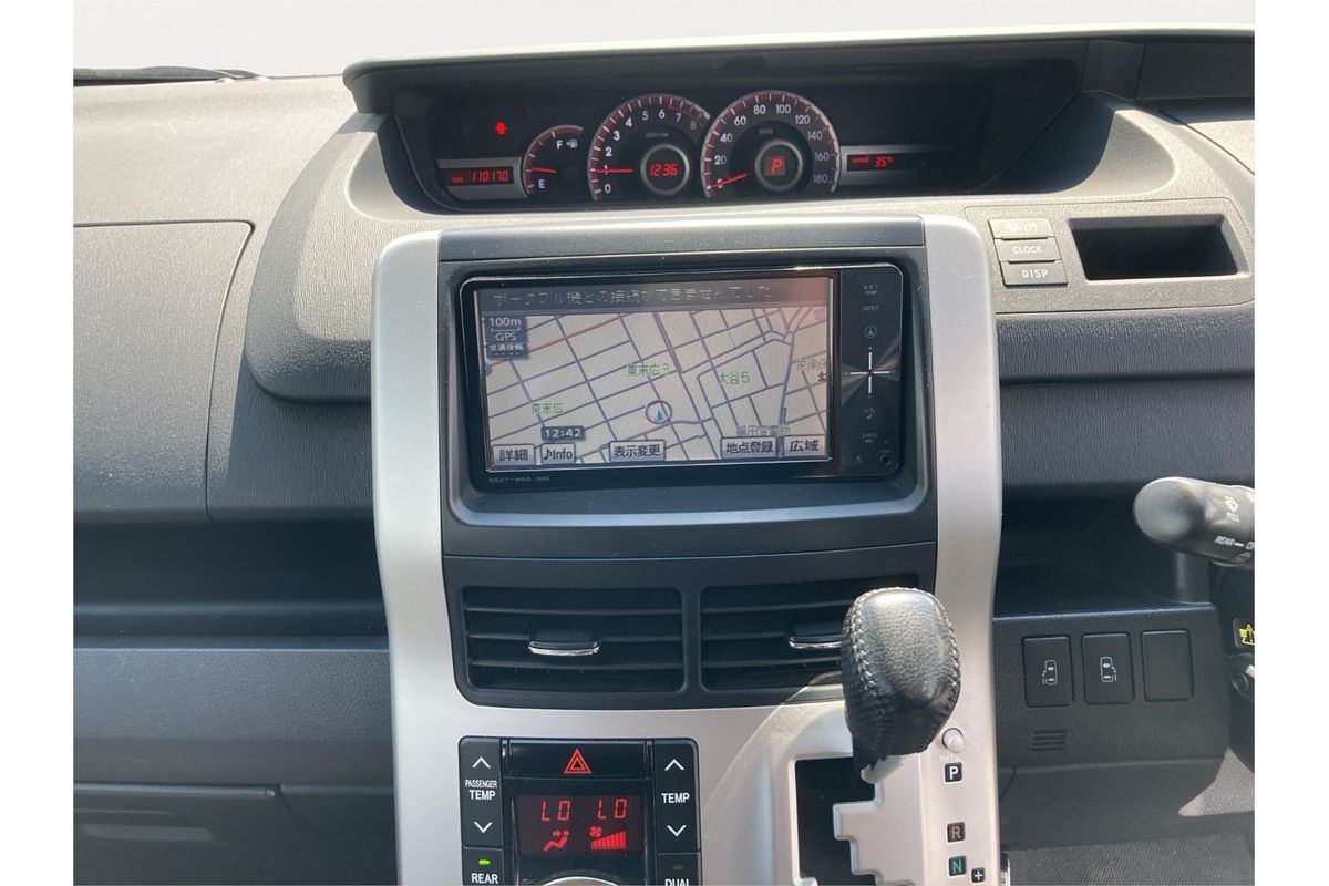 2010 Toyota Voxy ZS Welcab