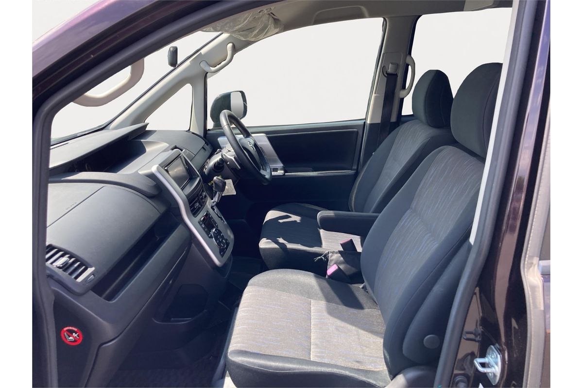 2010 Toyota Voxy ZS Welcab