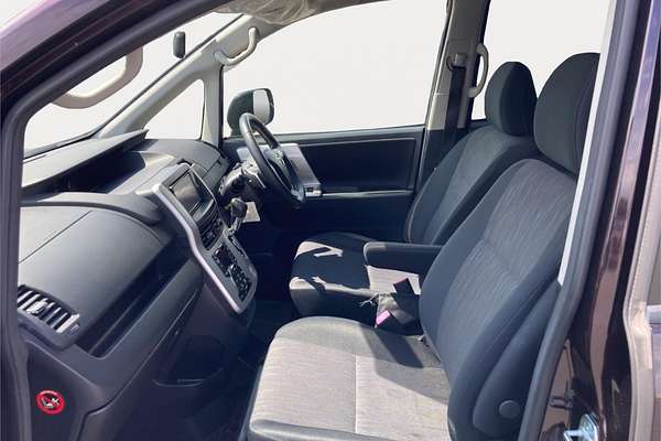 2010 Toyota Voxy ZS Welcab