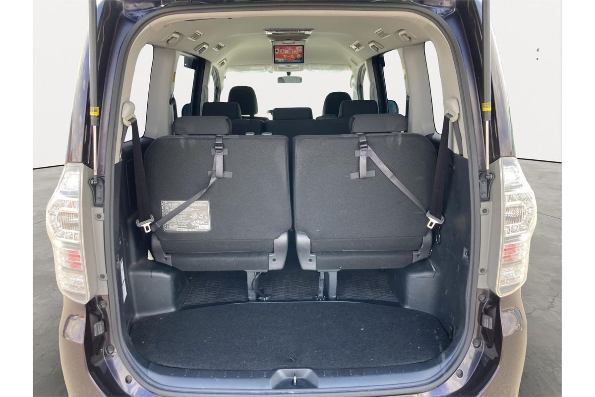 2010 Toyota Voxy ZS Welcab