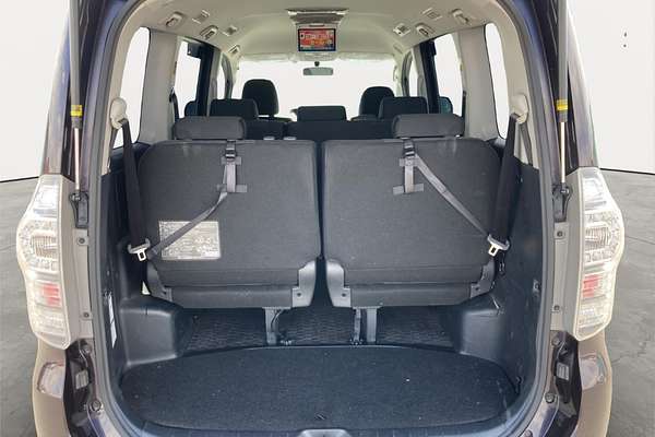 2010 Toyota Voxy ZS Welcab