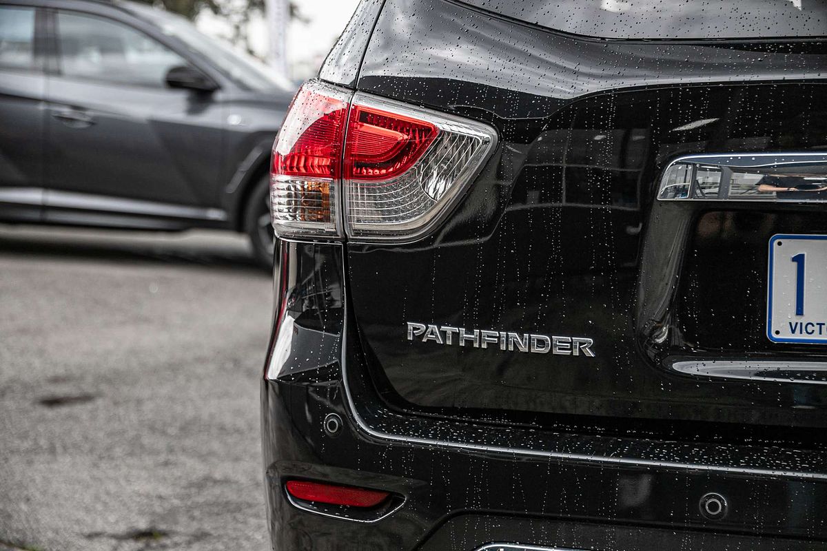 2016 Nissan Pathfinder ST R52