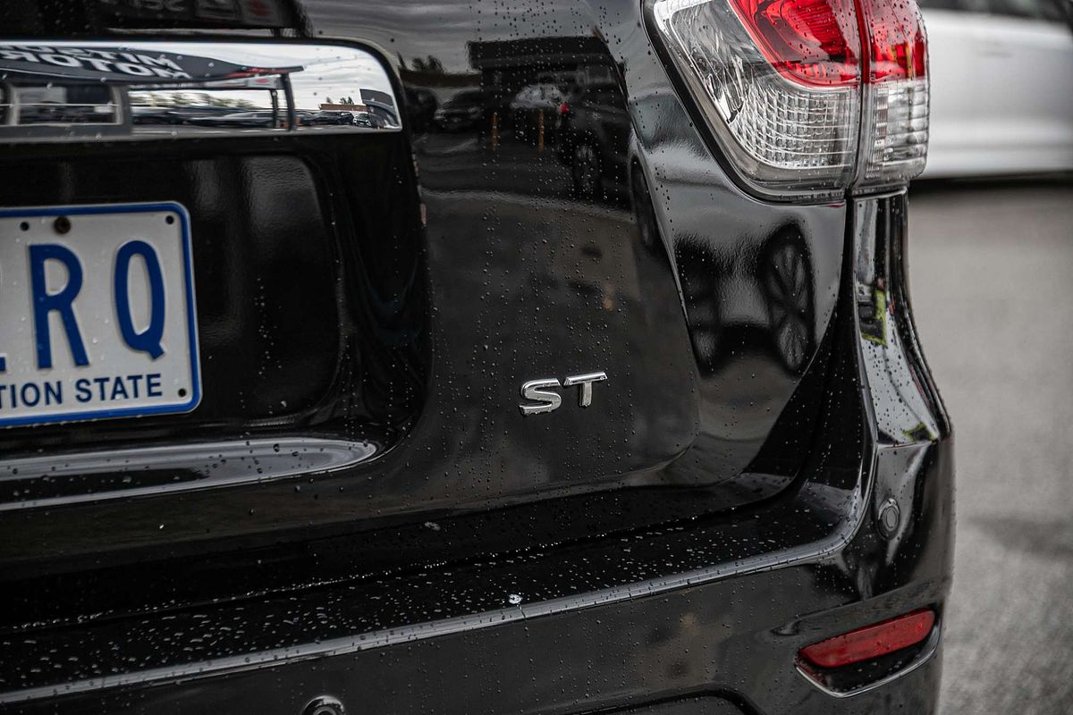 2016 Nissan Pathfinder ST R52