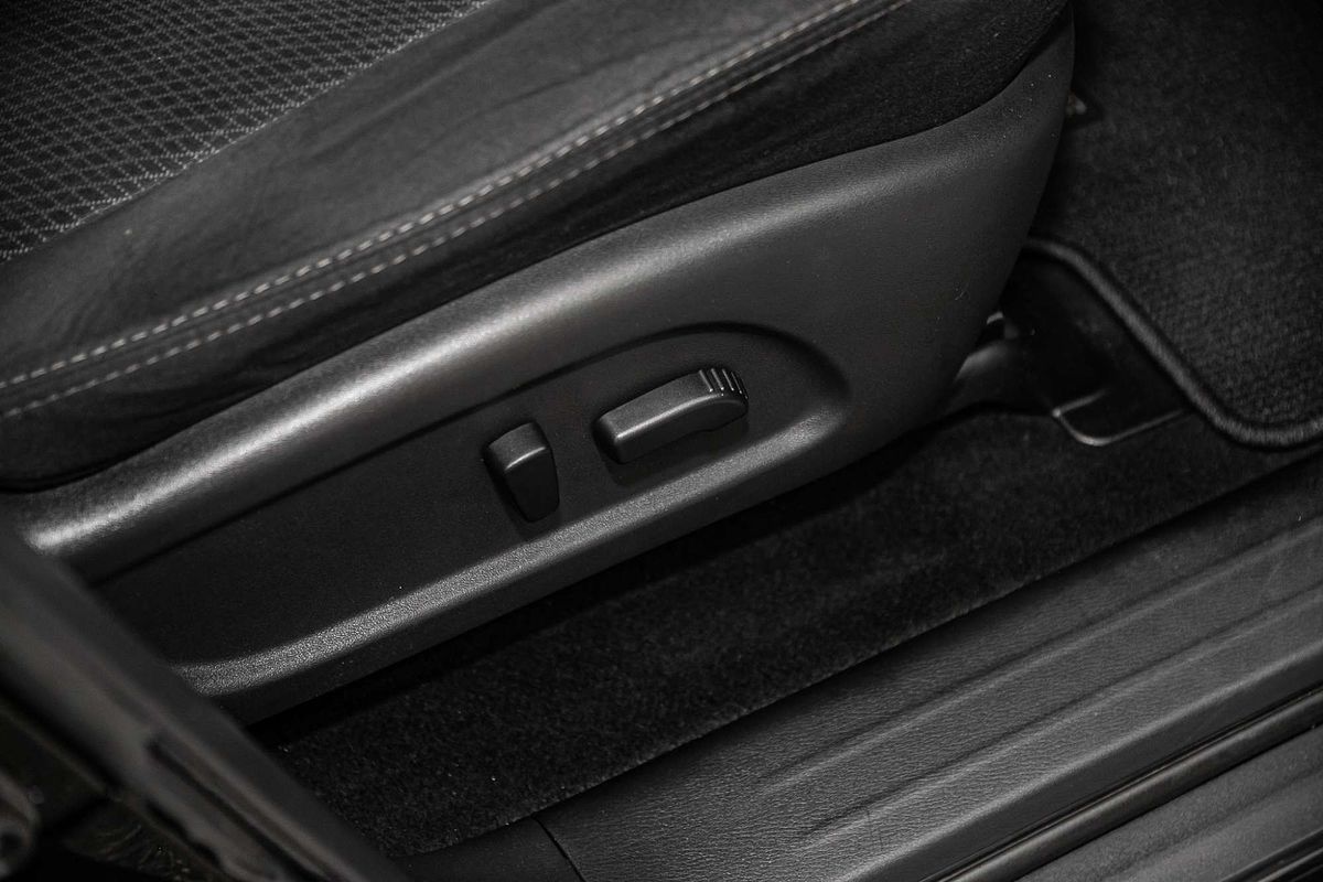 2016 Nissan Pathfinder ST R52