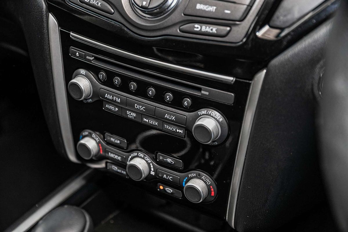 2016 Nissan Pathfinder ST R52