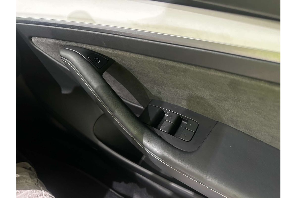 2022 Tesla Model 3 Rear-Wheel Drive