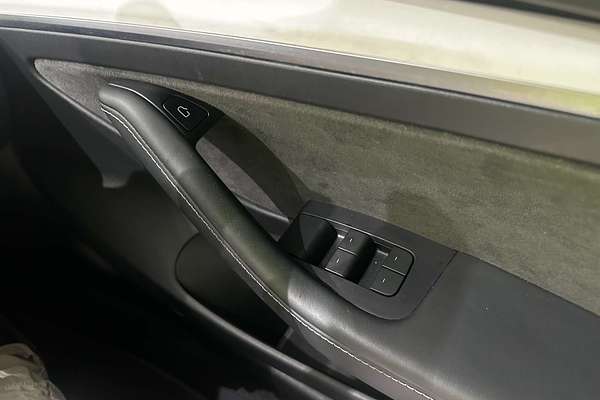 2022 Tesla Model 3 Rear-Wheel Drive