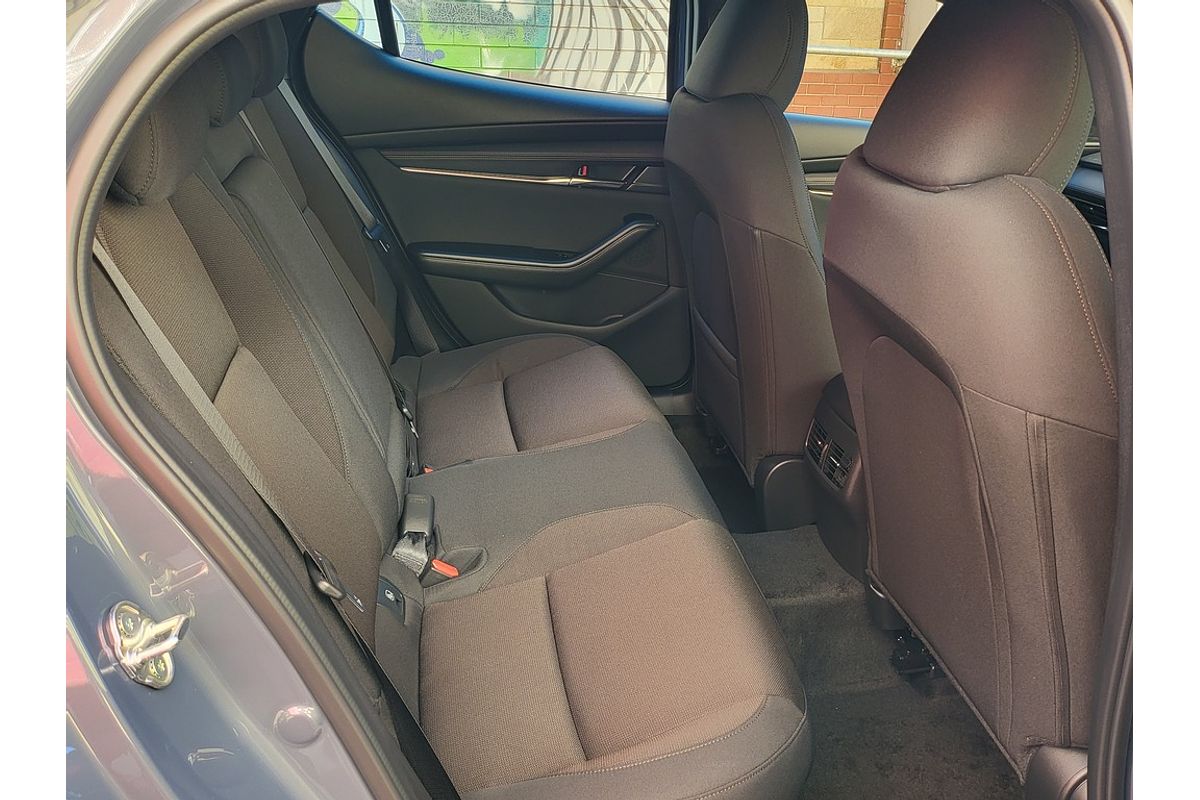 MAZDA3 R 6AUTO HATCH G20 EVOLVE MAZDA3 R 6AUTO HATCH G20 EVOLVE