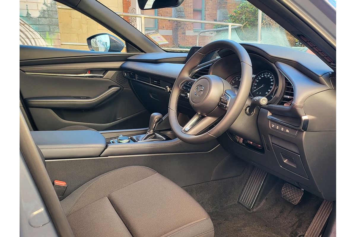 MAZDA3 R 6AUTO HATCH G20 EVOLVE MAZDA3 R 6AUTO HATCH G20 EVOLVE